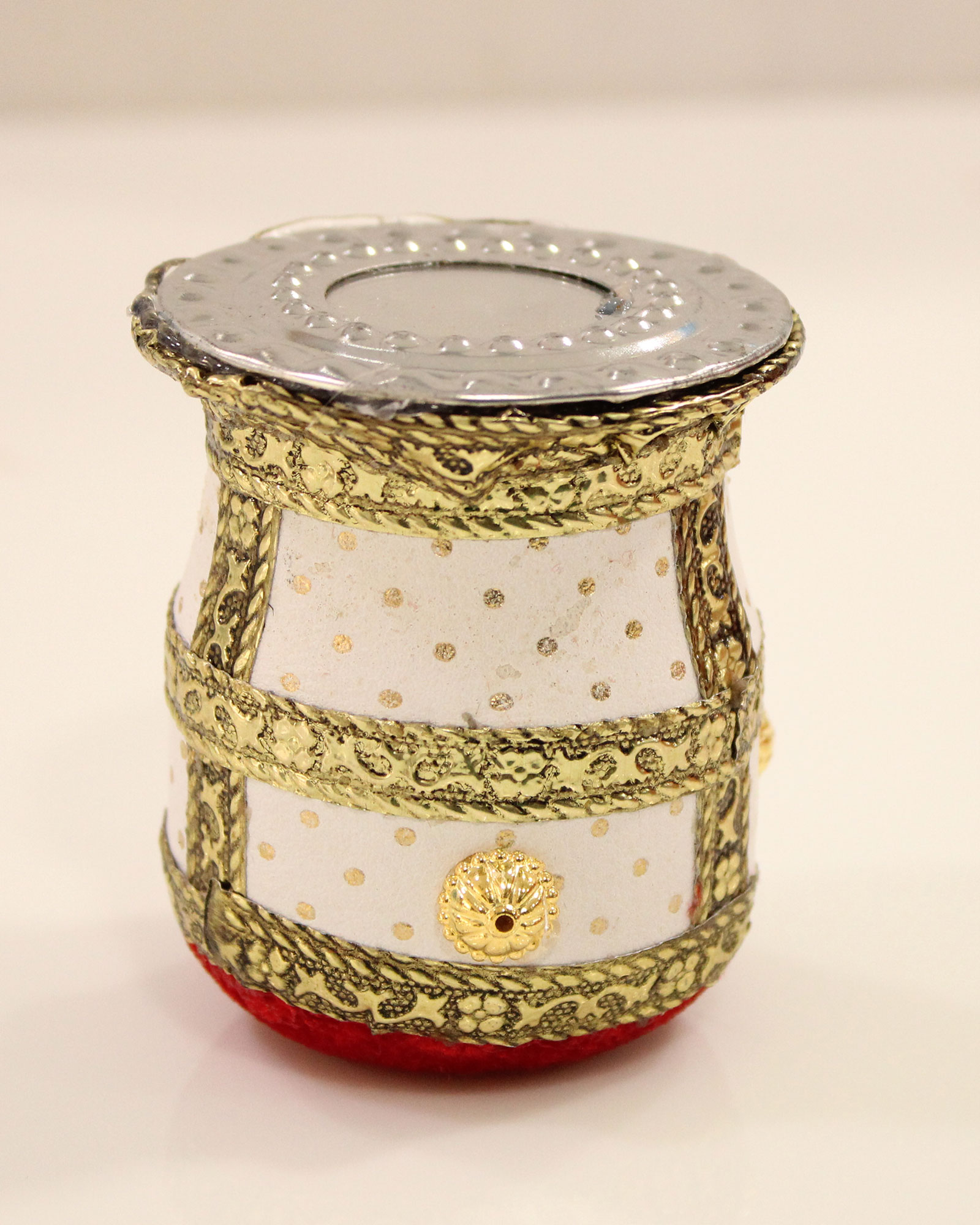 Oxidize with Rexine Work White Steel Tabudi